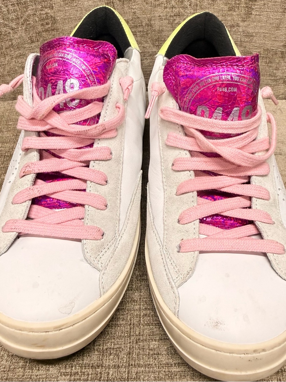 P448 John Low-Top Sneakers Pink Low-Top Sneakers with Metallic Pink Tongue